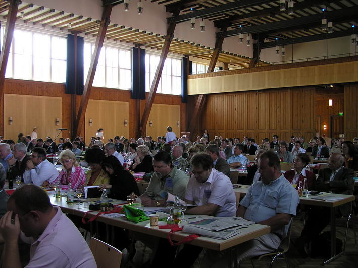 die Delegierten im Saal