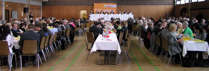 ein gut gefllter Saal