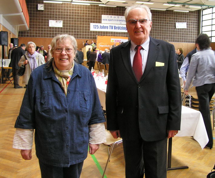 Erinnerungsfoto Frau Kerkmann-Leiyng und MdL Winfried Scheuermann