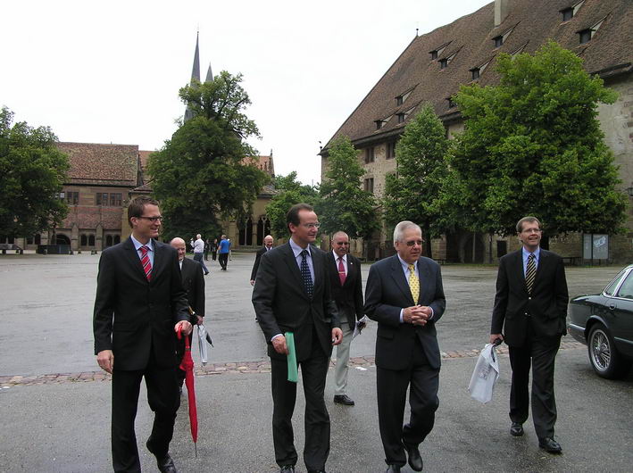 auf dem Klosterhof vor der Abreise