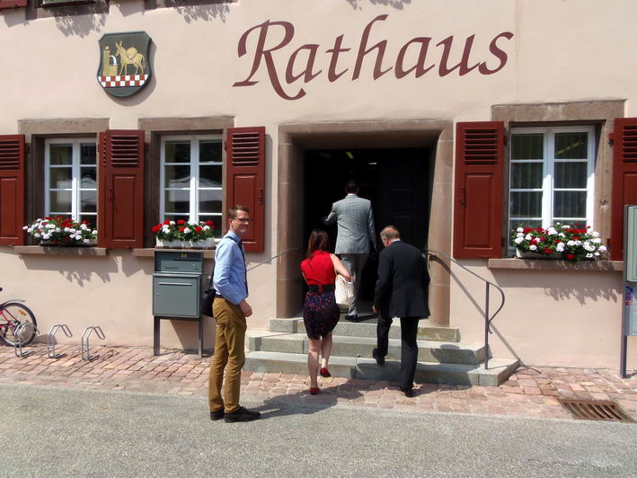 die Beteiligten vor dem Rathaus Maulbronn