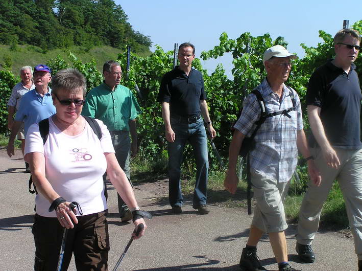 Mitte MdB Gunther Krichbaum, und sein Broleiter in Pforzheim, Bernd Bu (rechts) mit Wanderfhrer, Herr Strobl