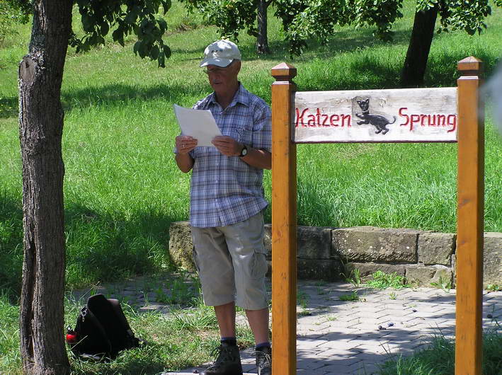 Begrung und Erklrung der Wanderstrecke durch Herrn Strobl 