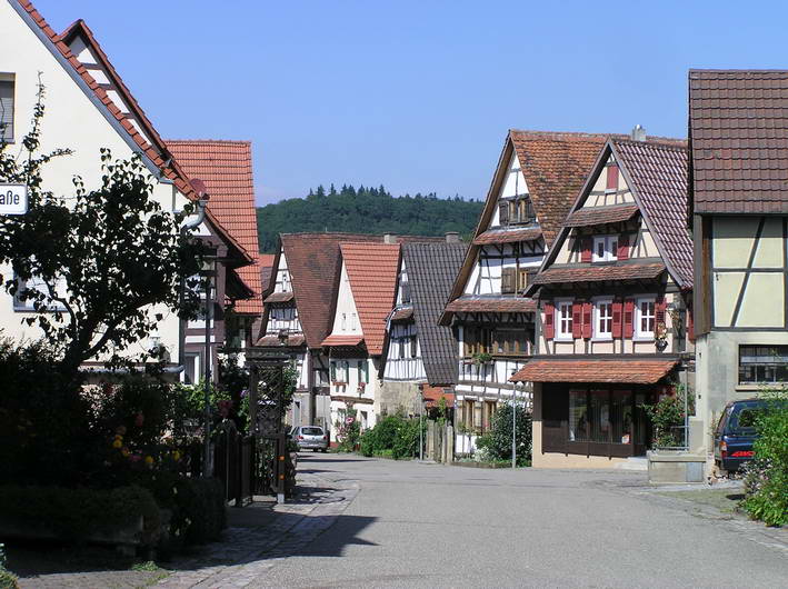 die Ortsmitte vom Weindorf Diefenbach 