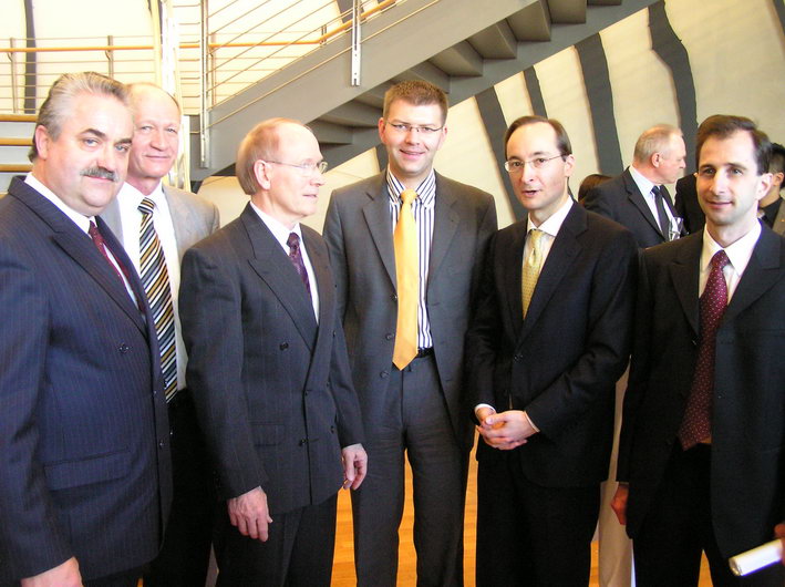 v.l. MIT-Beisitzer Johannes Glz, Harald Schwender, Erhard Knittel (alle Maulbronn), MdEP Daniel Caspary, Dr. Dirk Notheis und der Vorsitzende der MIT Enzkreis/Pforzheim, Dr. Jochen Birkle 