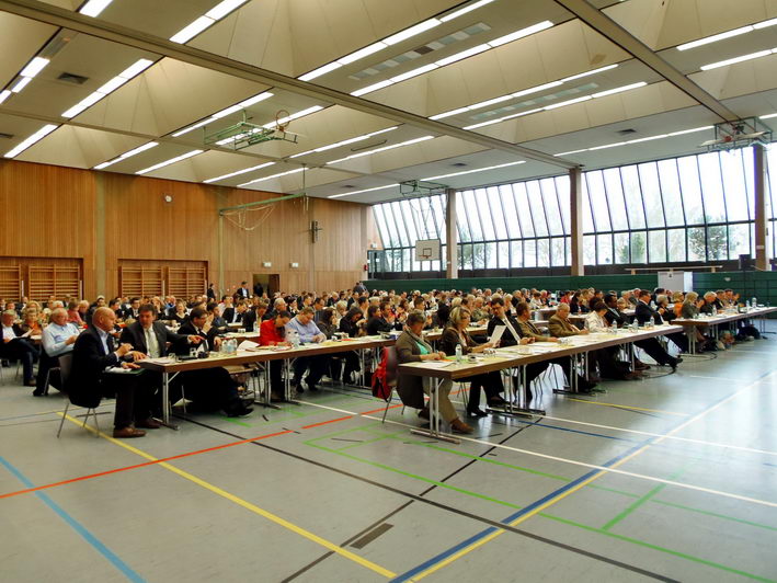 die Tagungsteilnehmer in der Schnbornhalle