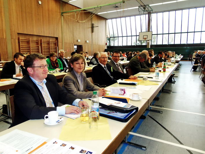 die Tagungsteilnehmer in der Schnbornhalle