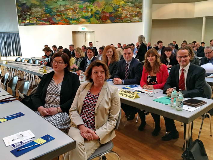 die Tagungsteilnehmer in der Kirnbachhalle