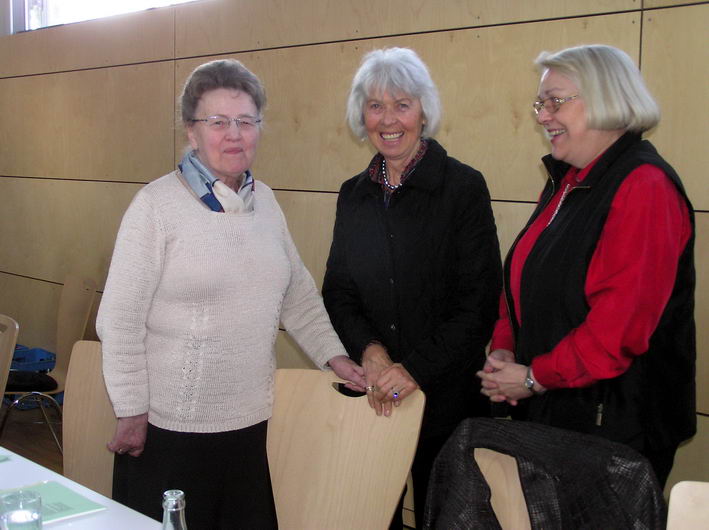 auch die Maulbronnerinnen Dora Duppel, Hildegard Evers und Marita Heugel warten