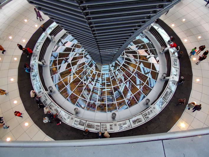 Spiegelsule in der Reichstagskuppel