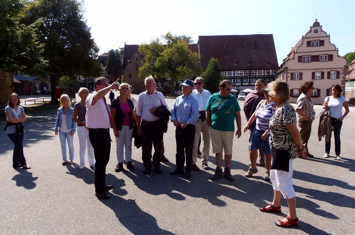 Erklrungen auf dem  Klosterhof