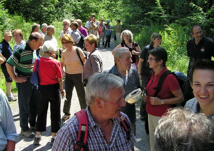 die Wandergruppe macht eine "Sammelpause"