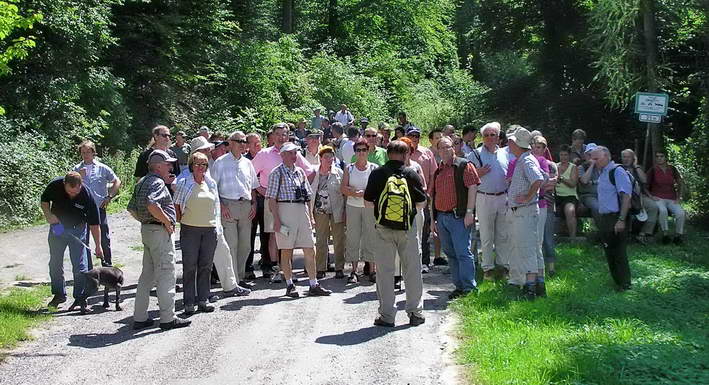 die Wandergruppe macht noch eine "Sammelpause"