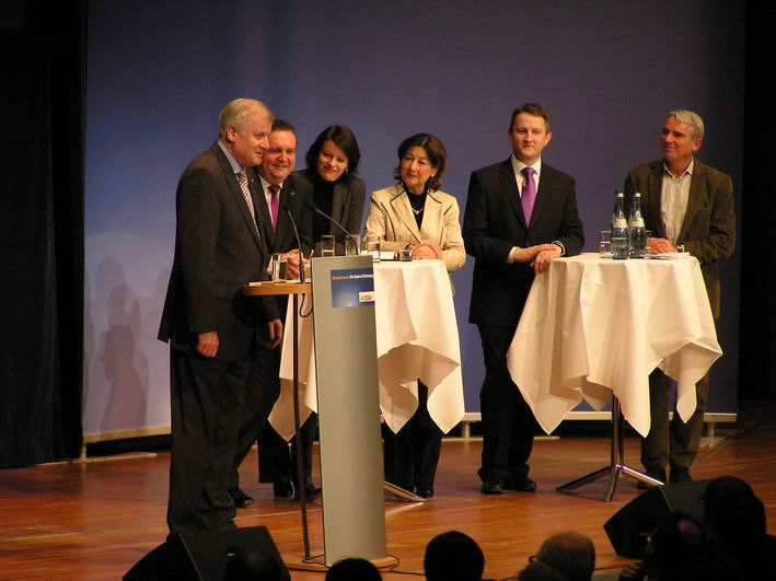 Horst Seehofer am Mikrofon