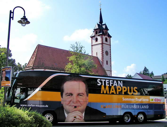 der bermt "MapBus" in Niefern beim Marktplatz