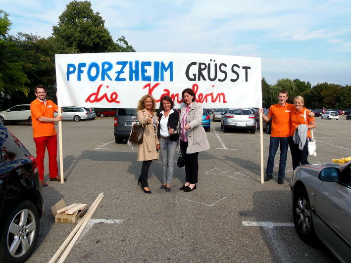 vor der Abfahrt auf dem Messplatz in Pforzheim