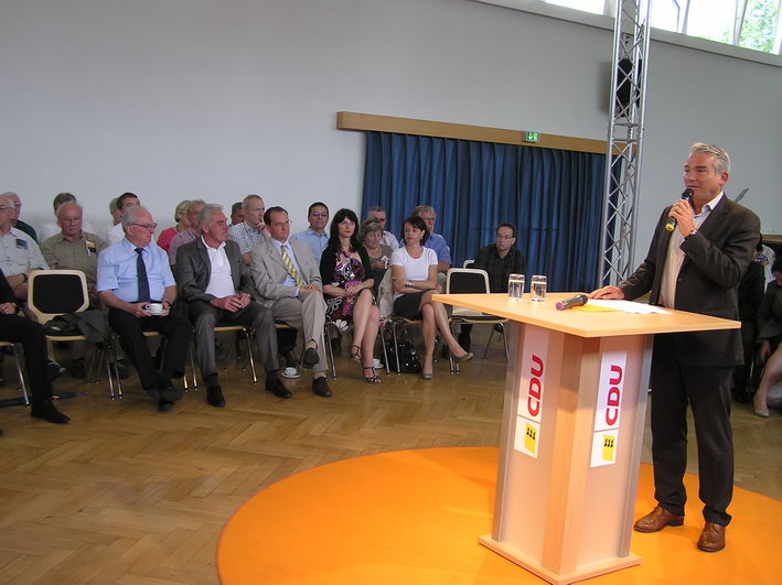 die Teilnehmer im Saal