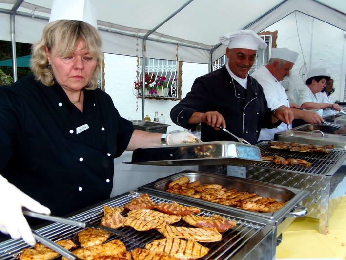 Leckereien in den Pfannen und Tpfen