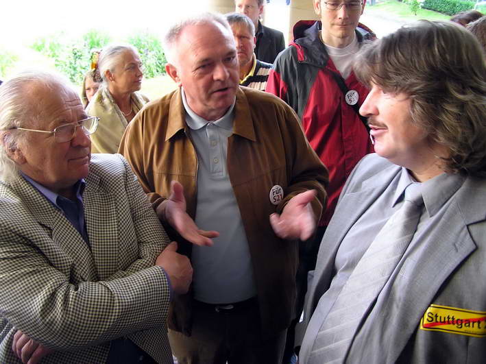 Siegfried Klber (Birkenfeld) in der Diskussion mit einem Stuttgart 21-Gegner