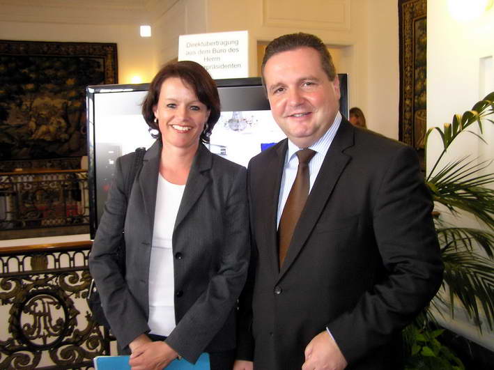 Viktoria Schmid und MP Stefan Mappus in der Villa Reitzenstein