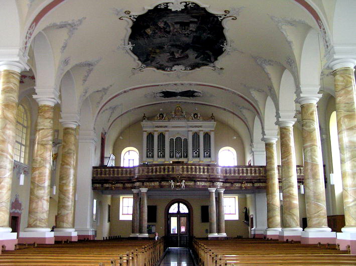 Bild:  Die Odenheimer Pfarrkirche St. Michael innen Eingangsseite mit Orgel